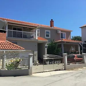 https://guest-house-karlo-bibinje.hotelinzadar.com